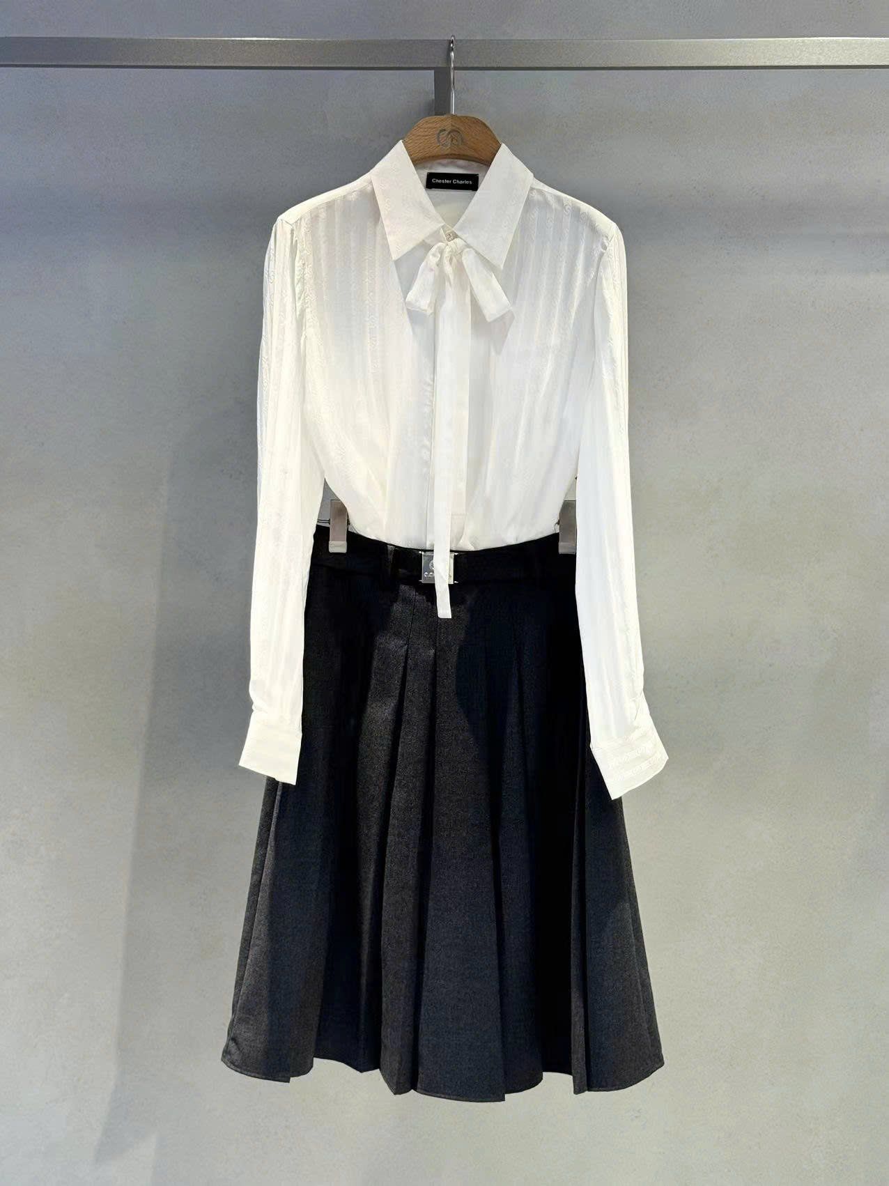  Áo sơ mi lụa full logo - dây nơ trắng 