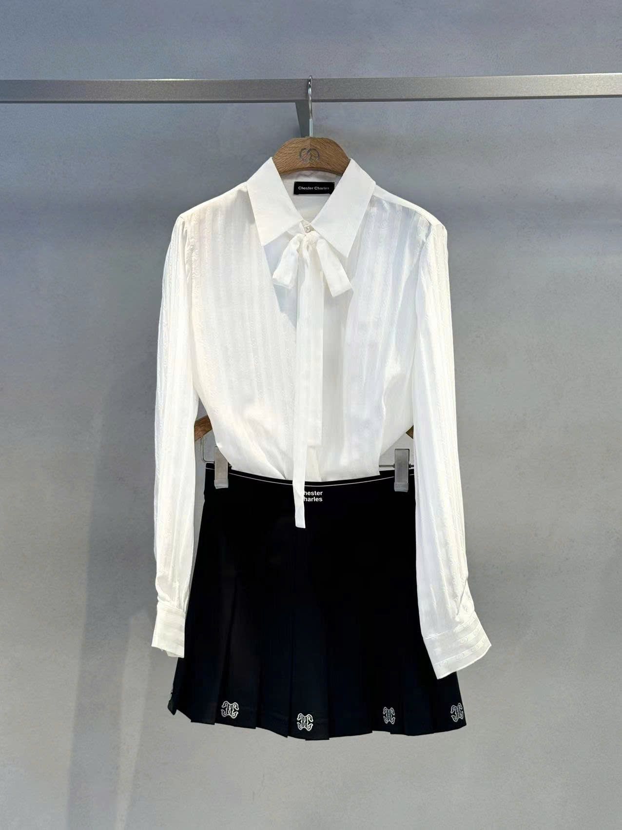  Áo sơ mi lụa full logo - dây nơ trắng 