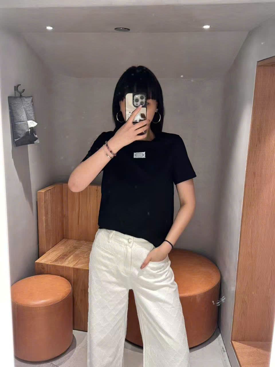  Áo phông đen logo, chữ nhật trắng 