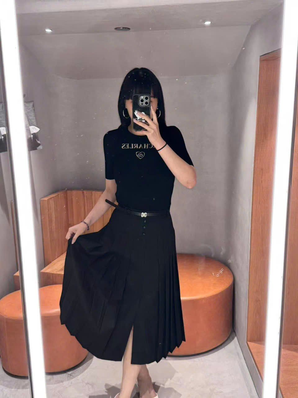  Áo đen len tăm ngắn tay -chữ CC ngực 