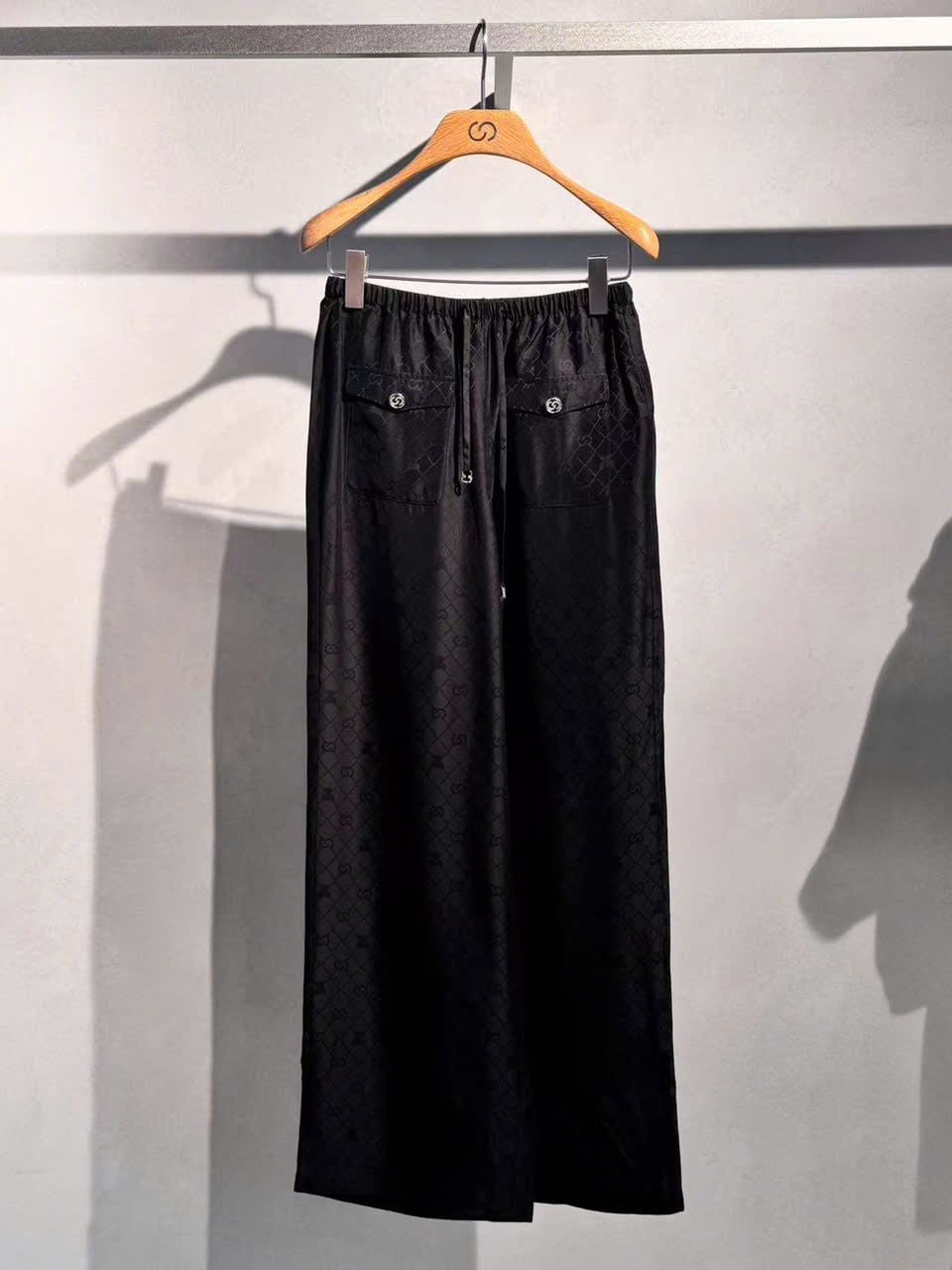 Quần lụa dài Logo lì 2 túi trước 