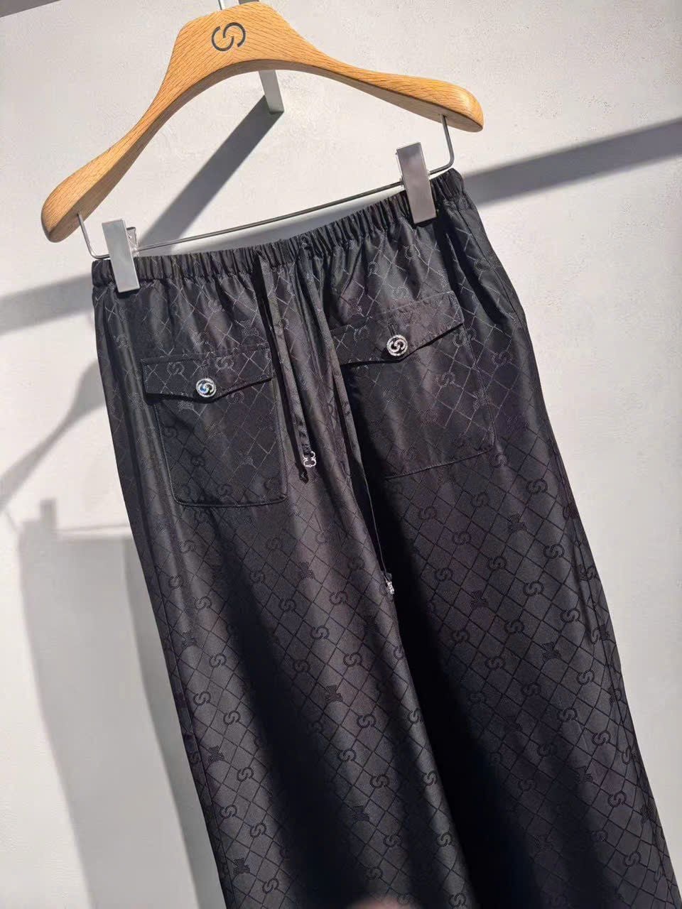  Quần lụa dài Logo lì 2 túi trước 