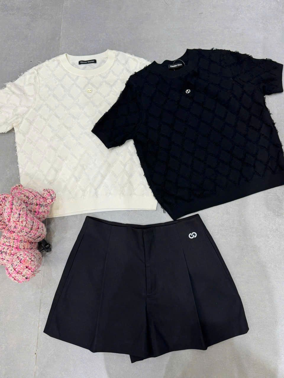  Áo ngắn tay trám lông đen 