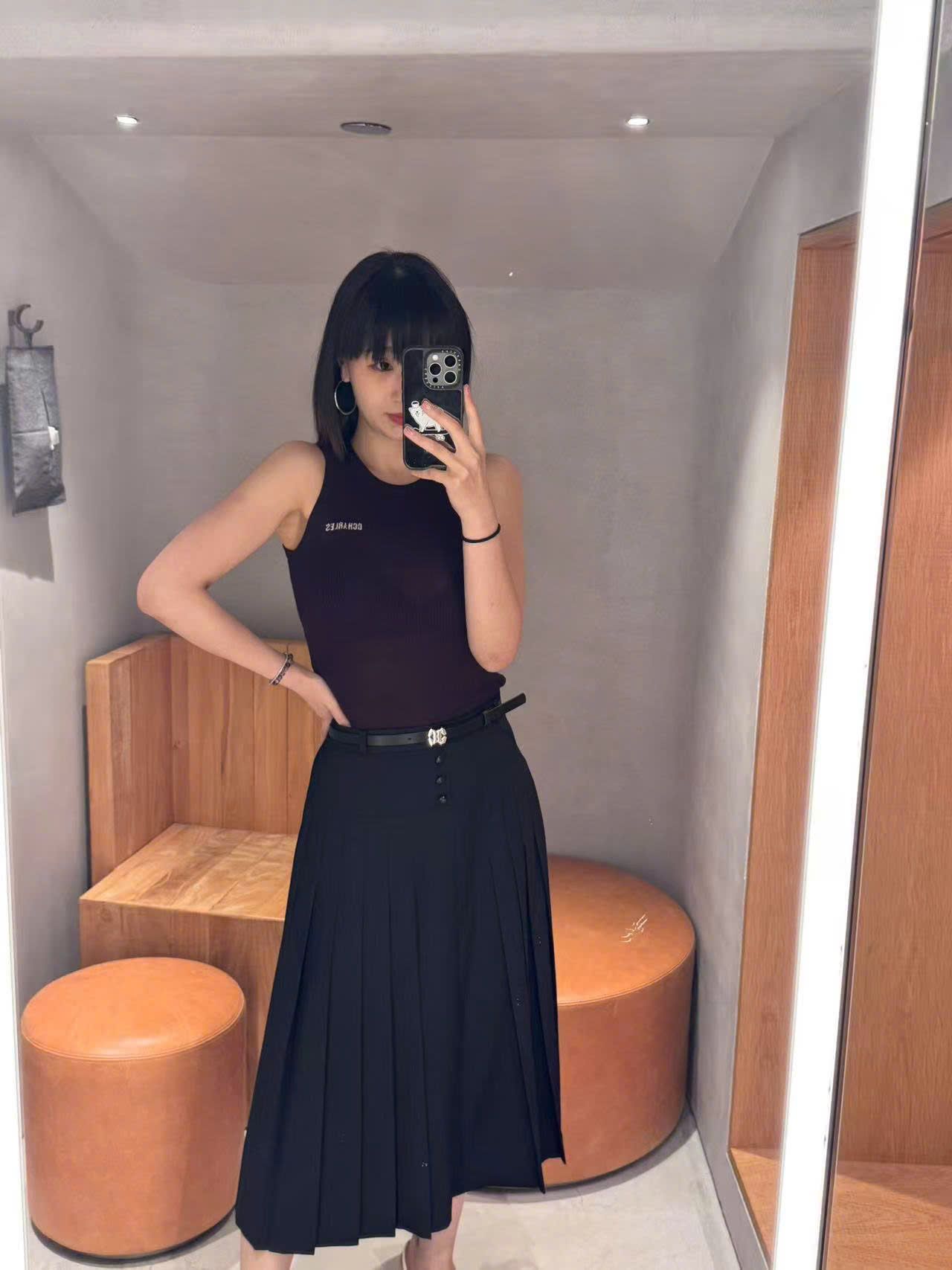  Chân váy dài xẻ tà gấu dưới 