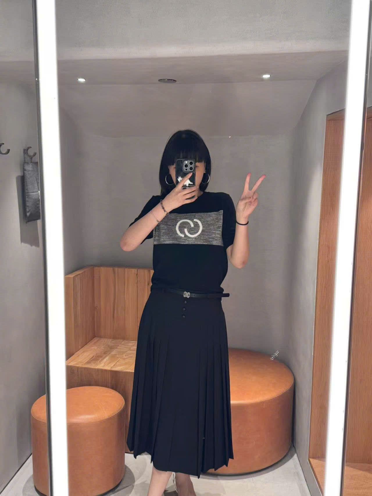  Chân váy dài xẻ tà gấu dưới 