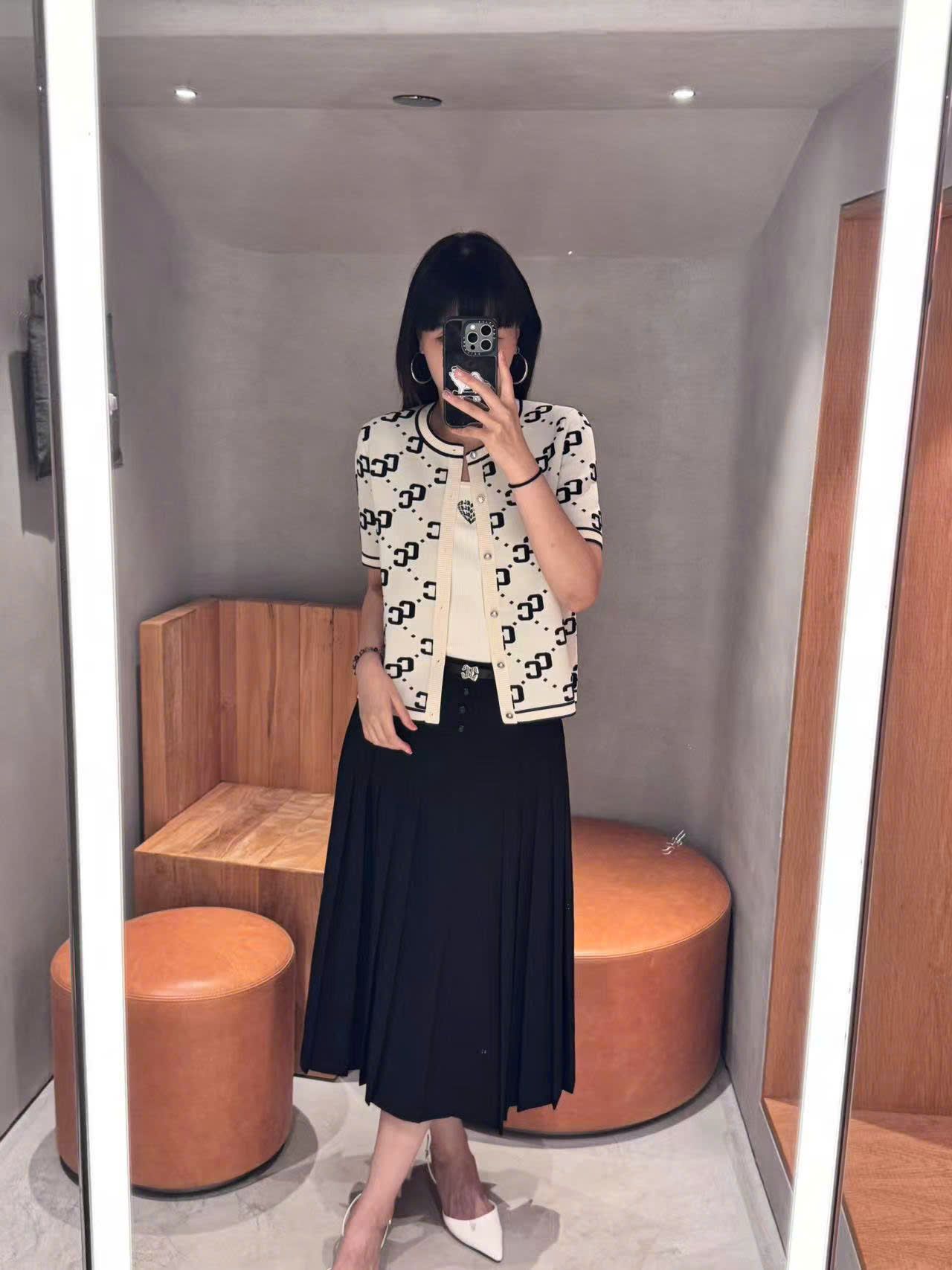  Chân váy dài xẻ tà gấu dưới 