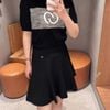  Chân váy xòe đen-logo nhỏ dưới cạp trái 