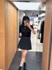  Chân váy ngắn xếp ly đen, gấu trắng, cạp chữ chạy 