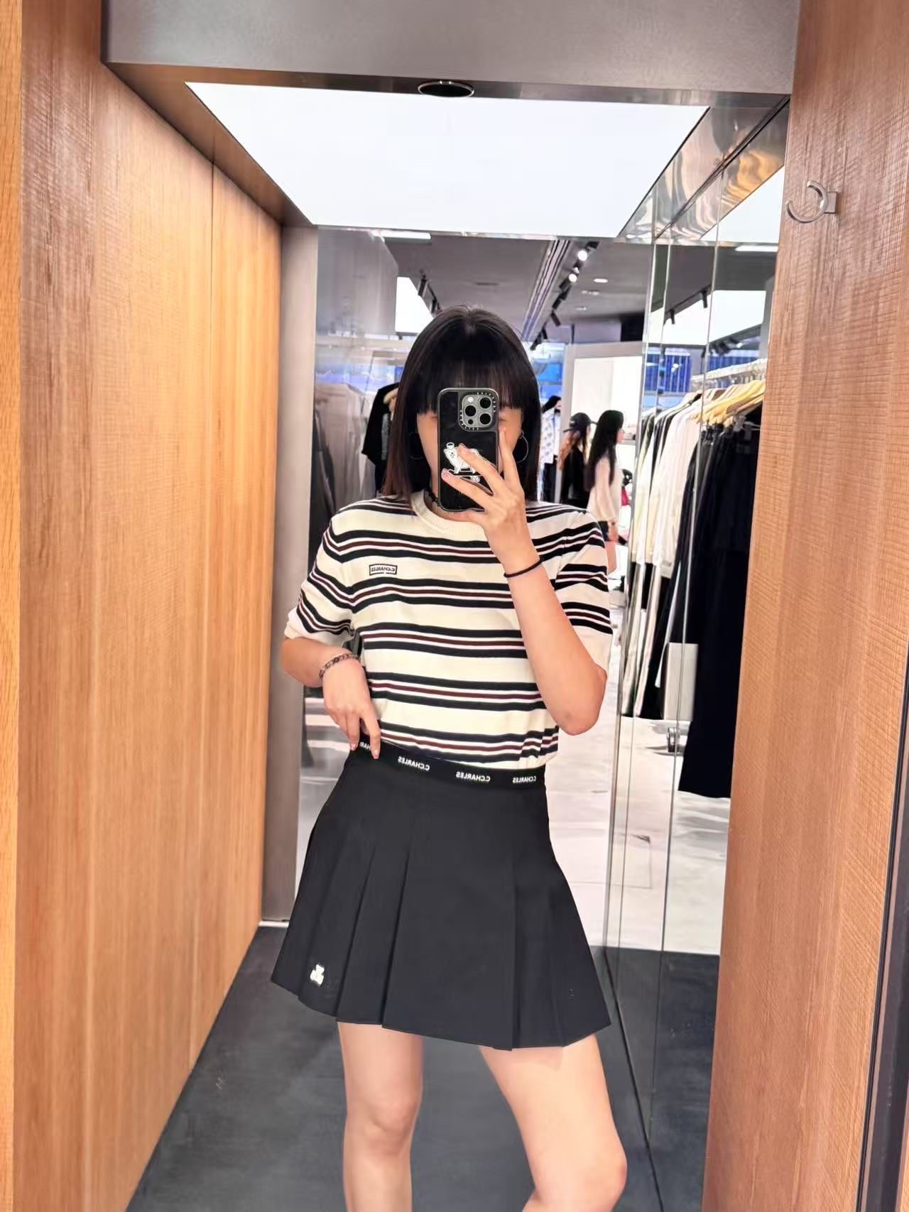  Áo ngắn tay trắng kẻ đen , đỏ ngang 