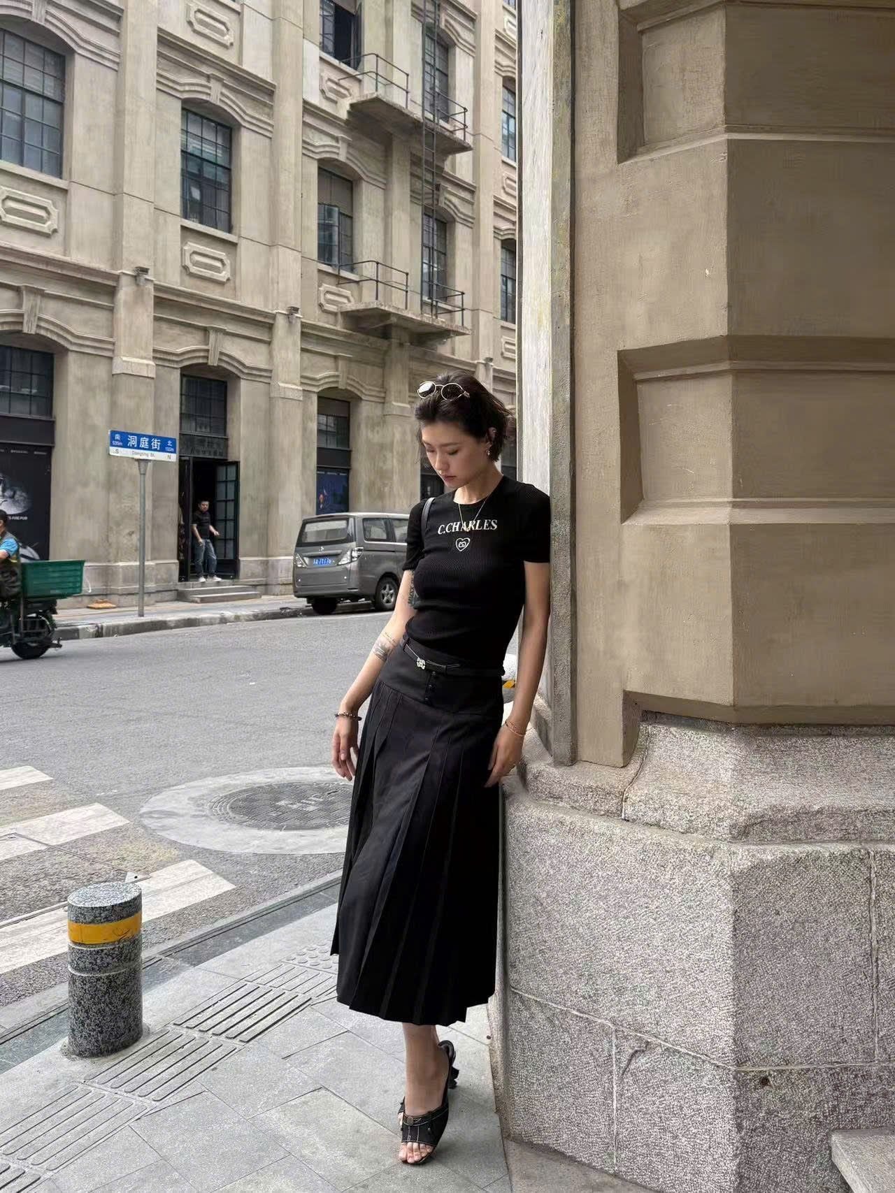  Chân váy dài xẻ tà gấu dưới 