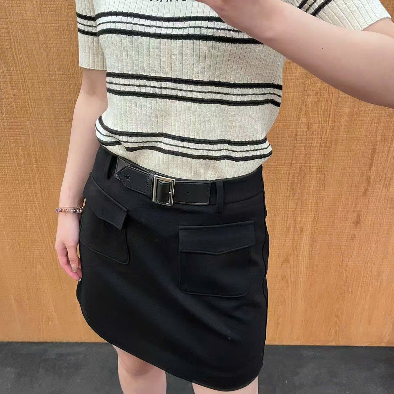  Chân váy chữ A đen, 2 túi trước kèm Belt da 
