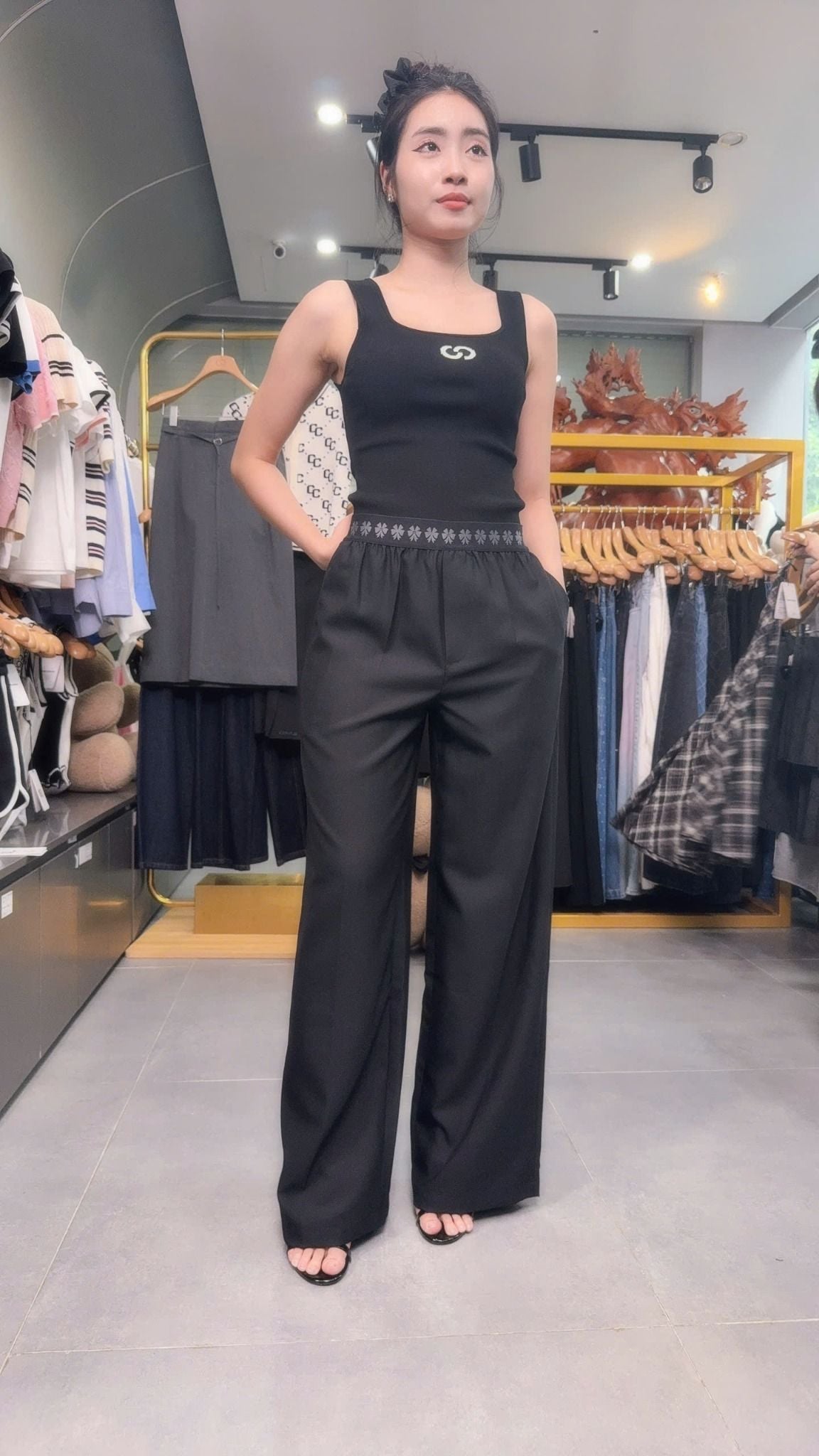  Quần Vải - cạp thun logo CH 