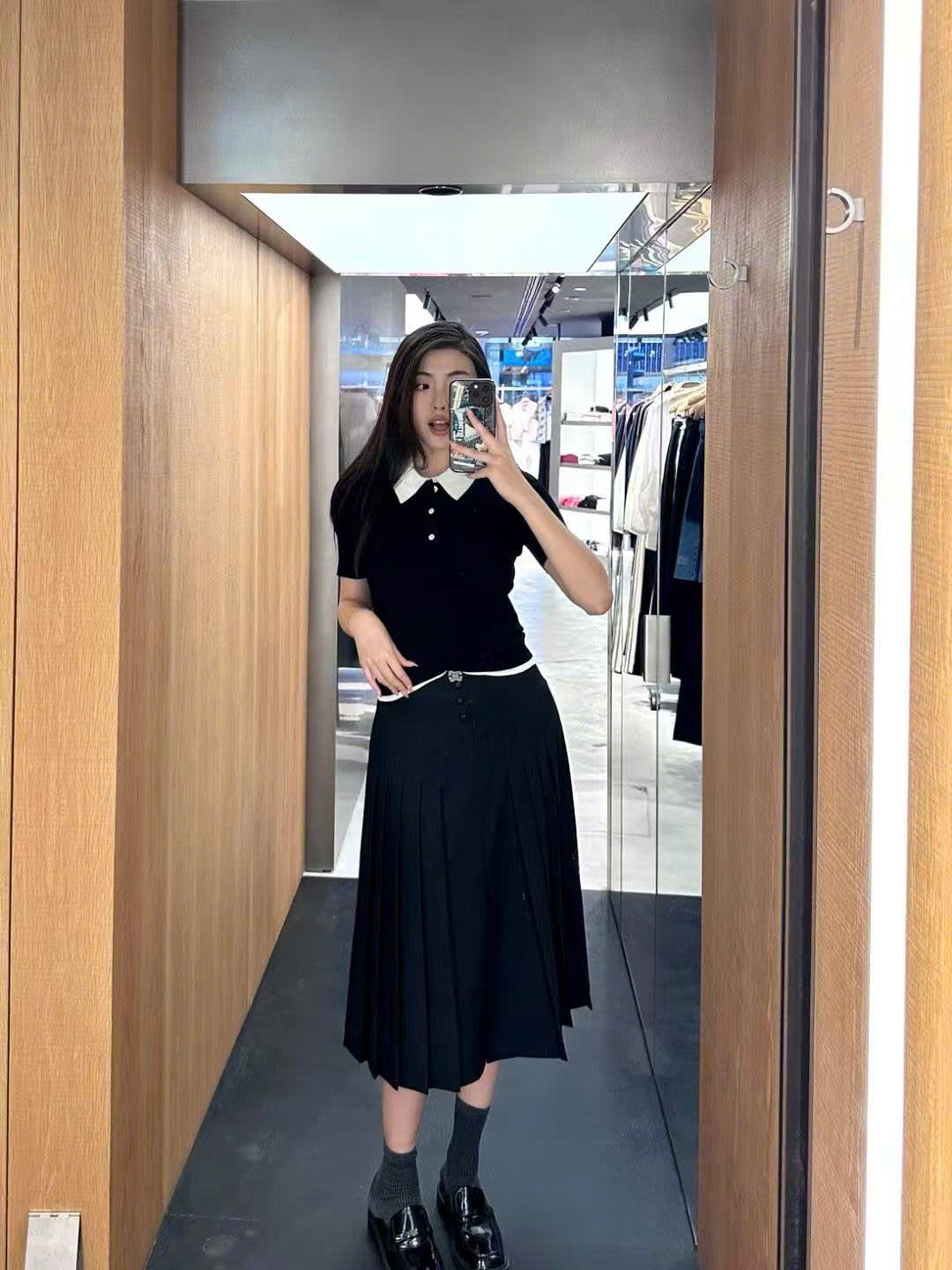  Chân váy dài xẻ tà gấu dưới 