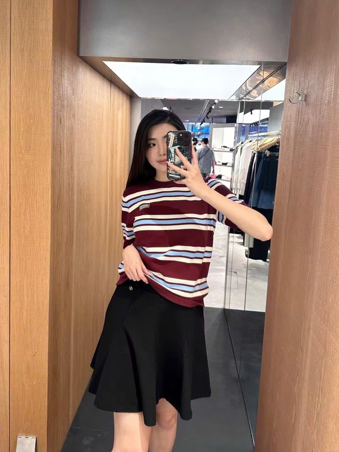  Áo ngắn tay đỏ kẻ trắng , xanh ngang 