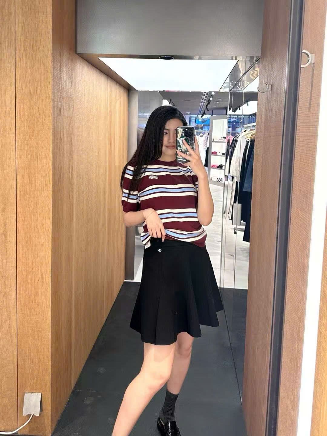  Áo ngắn tay đỏ kẻ trắng , xanh ngang 