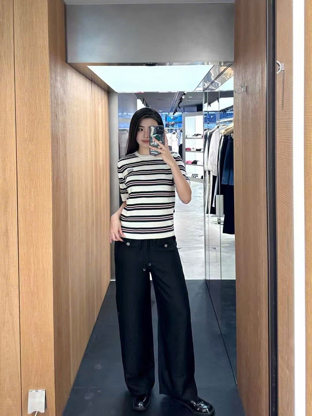  Áo ngắn tay trắng kẻ đen , đỏ ngang 