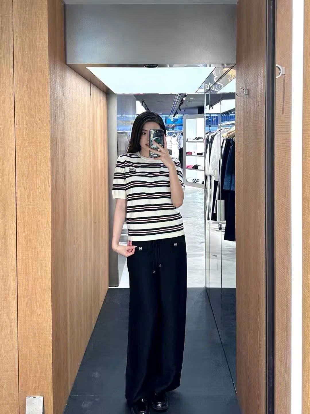  Áo ngắn tay trắng kẻ đen , đỏ ngang 