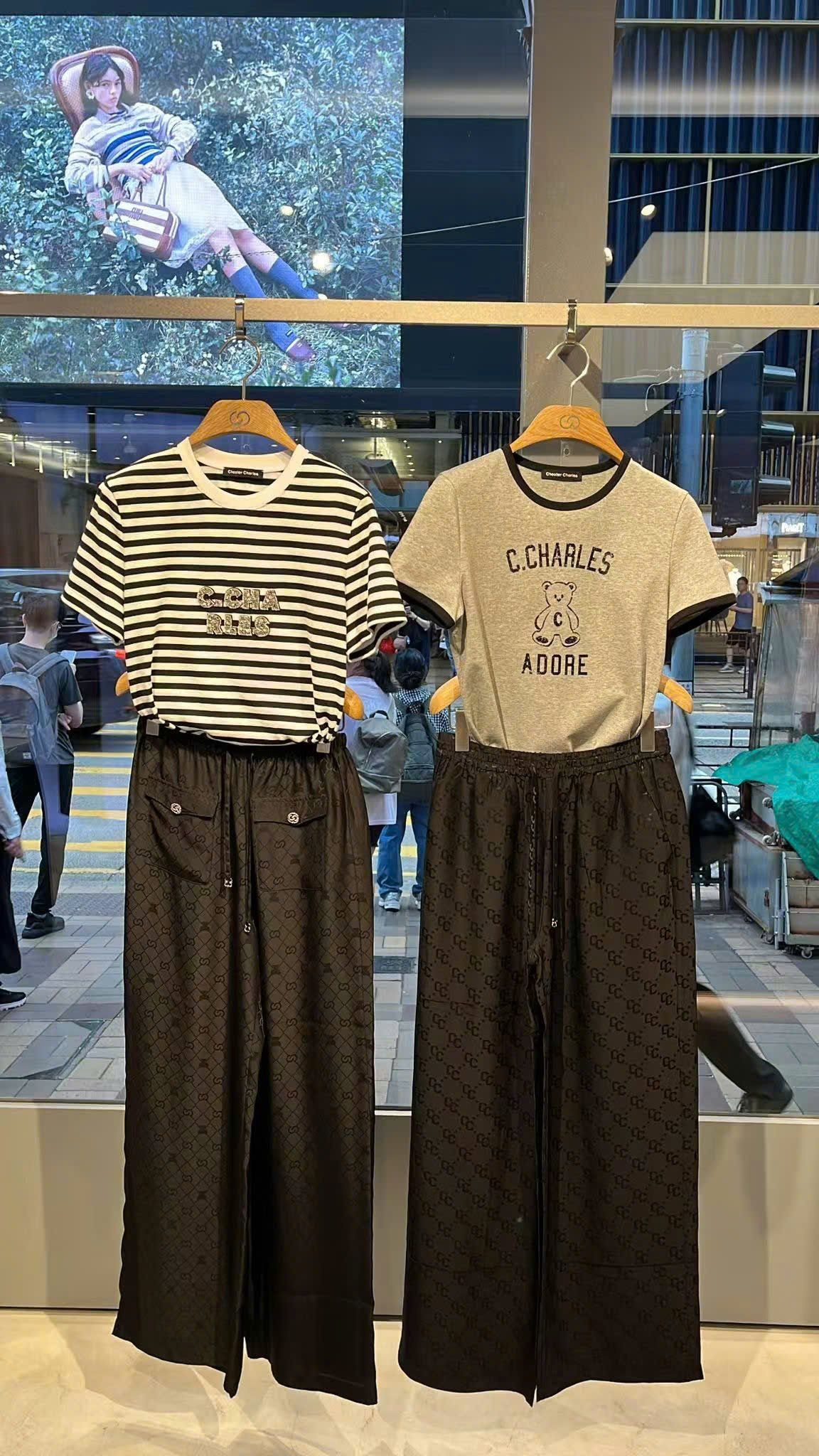 Áo kẻ ngắn tay Logo đính đá ngực 
