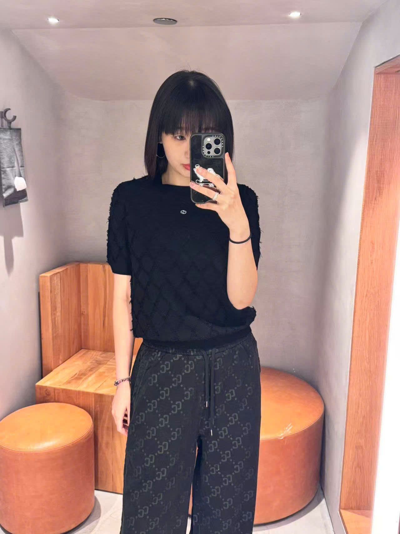  Áo ngắn tay trám lông đen 