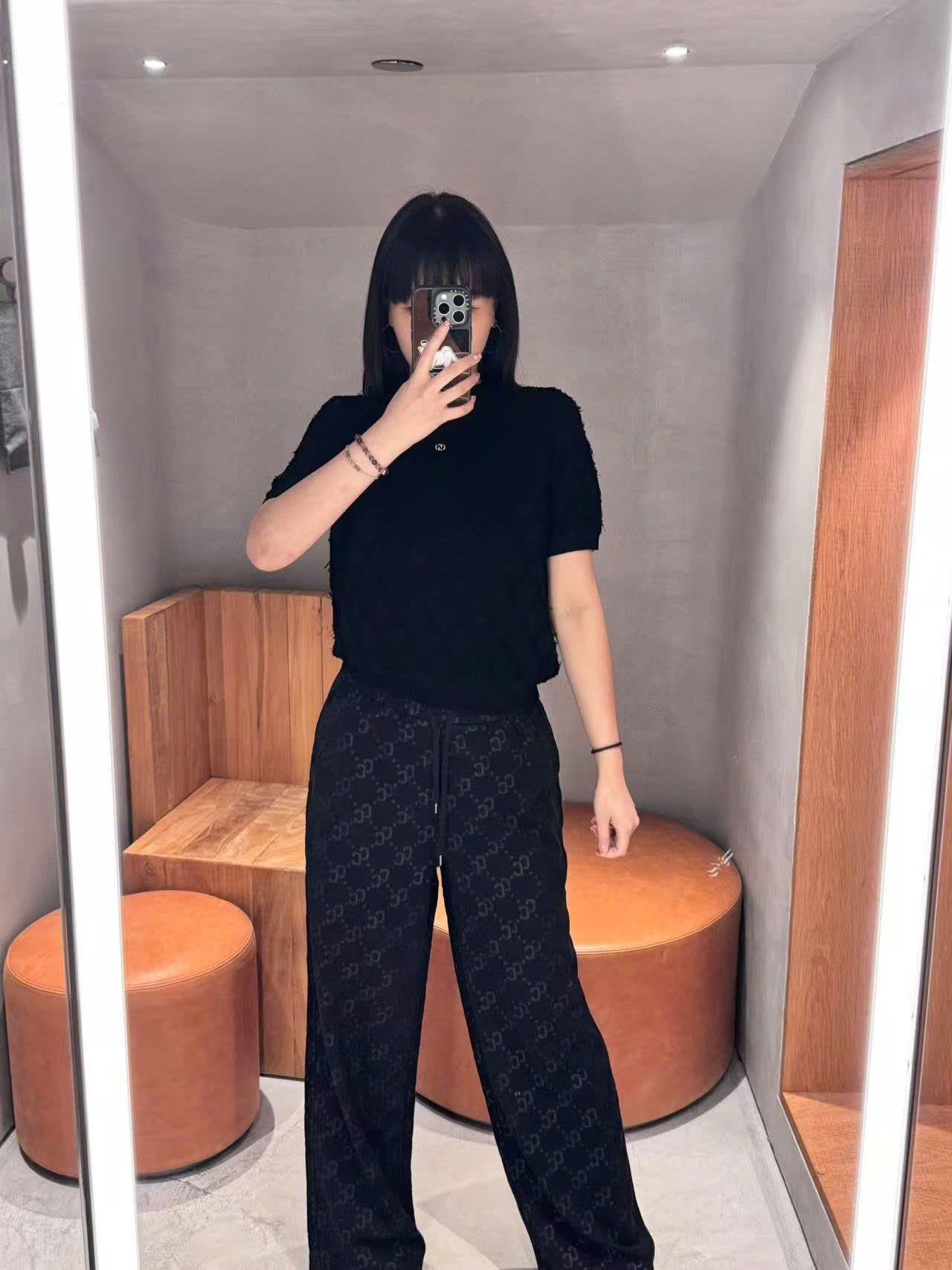  Áo ngắn tay trám lông đen 