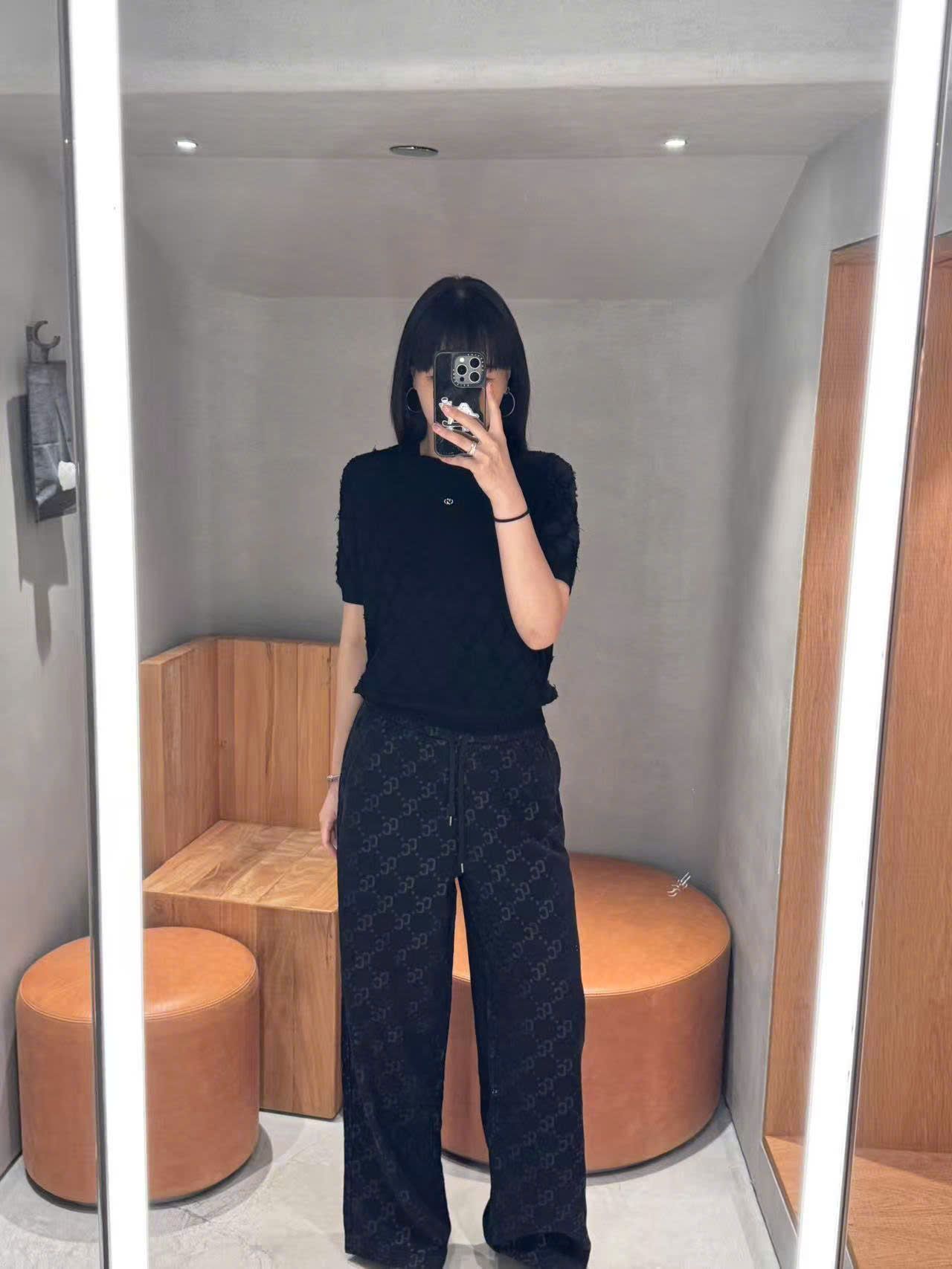  Áo ngắn tay trám lông đen 