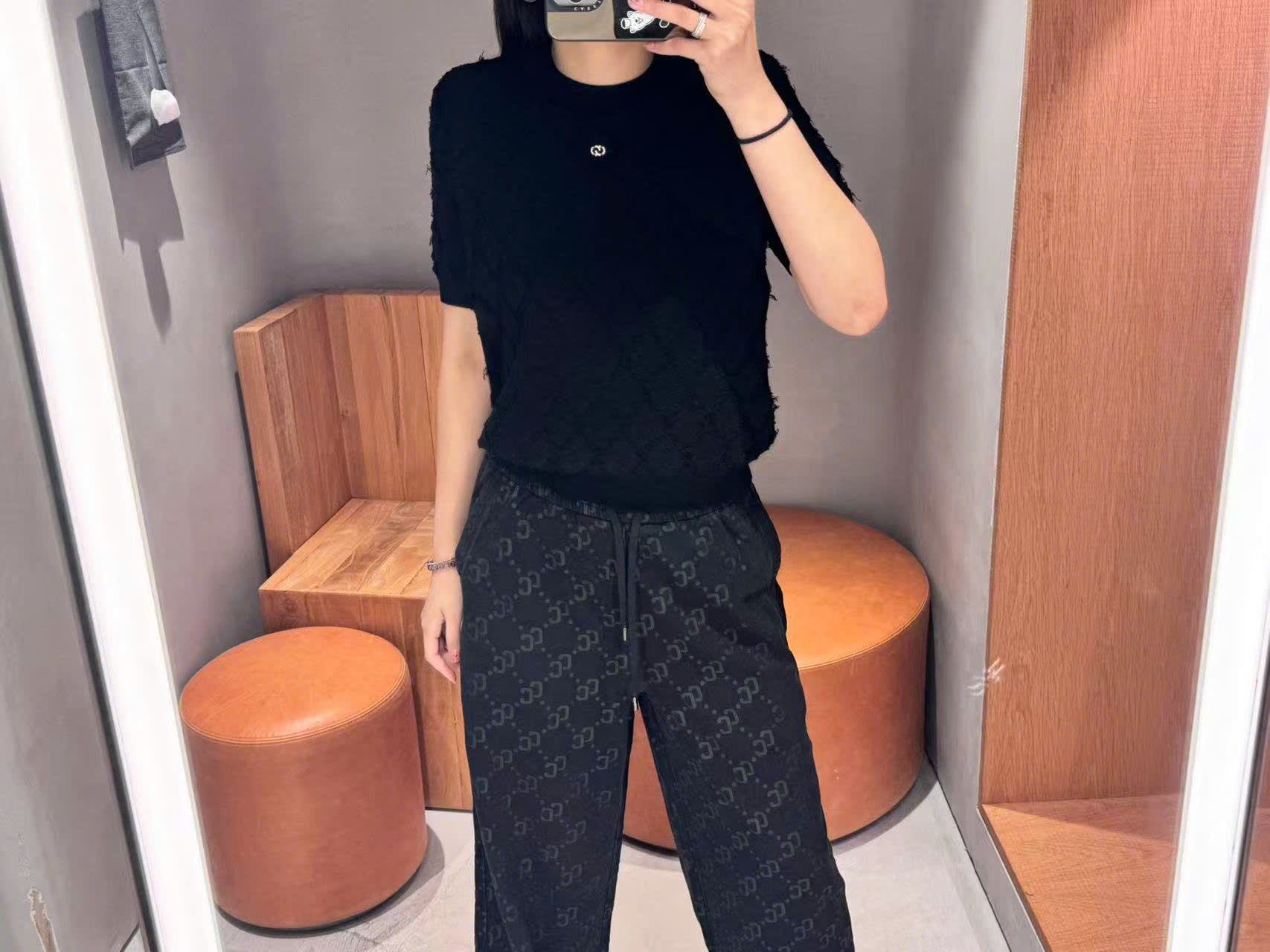  Áo ngắn tay trám lông đen 