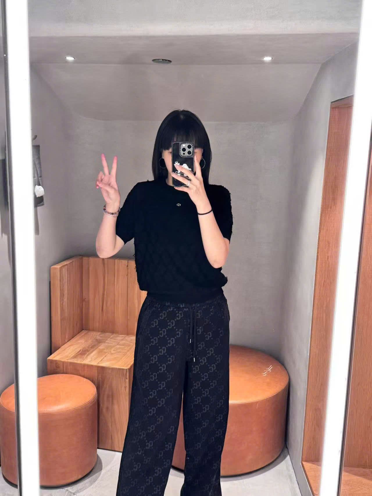  Áo ngắn tay trám lông đen 