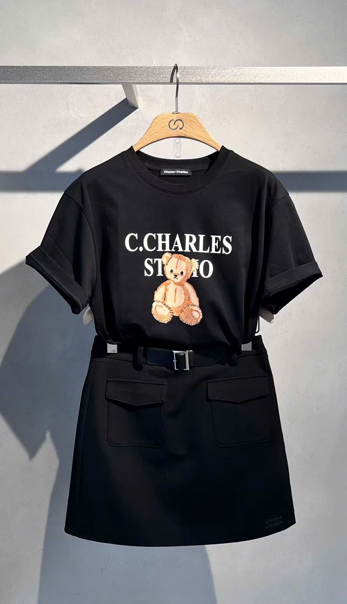  Chân váy chữ A đen, 2 túi trước kèm Belt da 