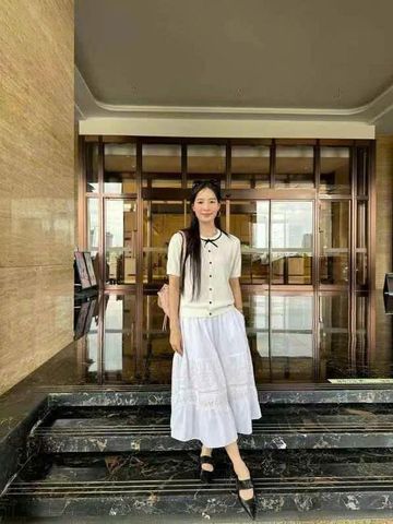  Chân váy dài trắng ren -logo CC 