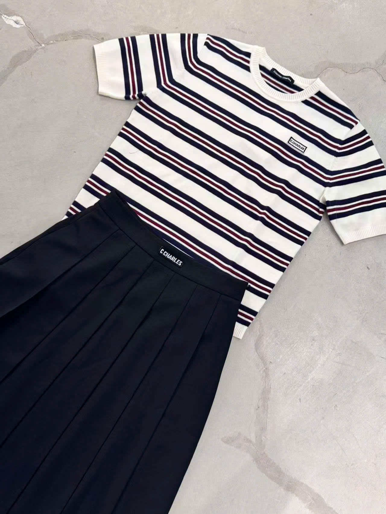  Áo ngắn tay trắng kẻ đen , đỏ ngang 