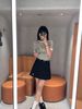  Chân váy ngắn xếp ly đen, gấu trắng, cạp chữ chạy 