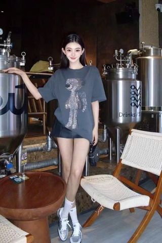  Áo phông nữ 13 De Marzo màu xám đậm gấu blink 