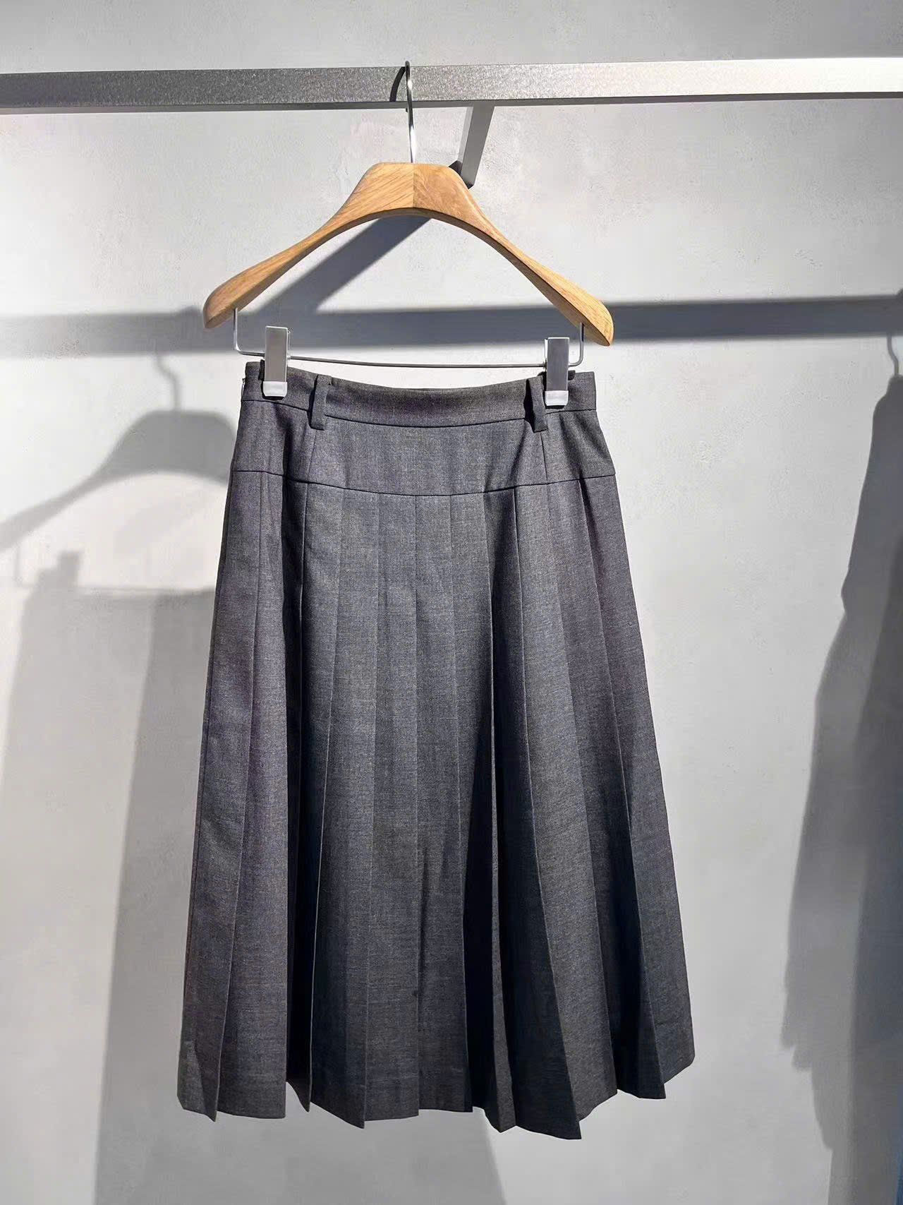  Chân váy xếp ly ghi xám dài kèm 1/2 Belt da 