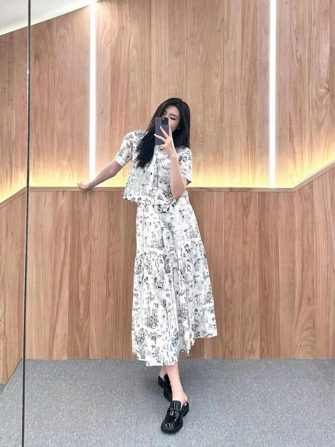  Chân váy trắng - hoạ tiết gấu 