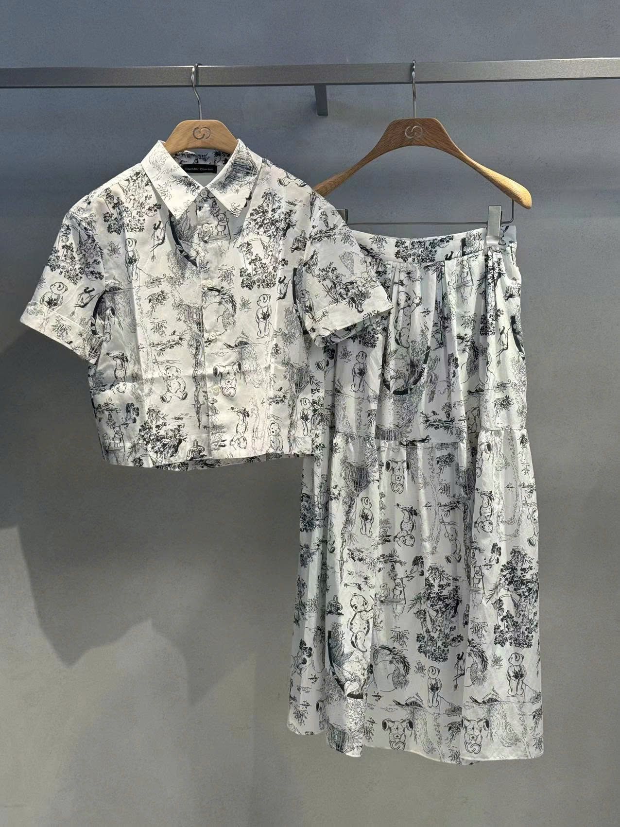  Chân váy trắng - hoạ tiết gấu 