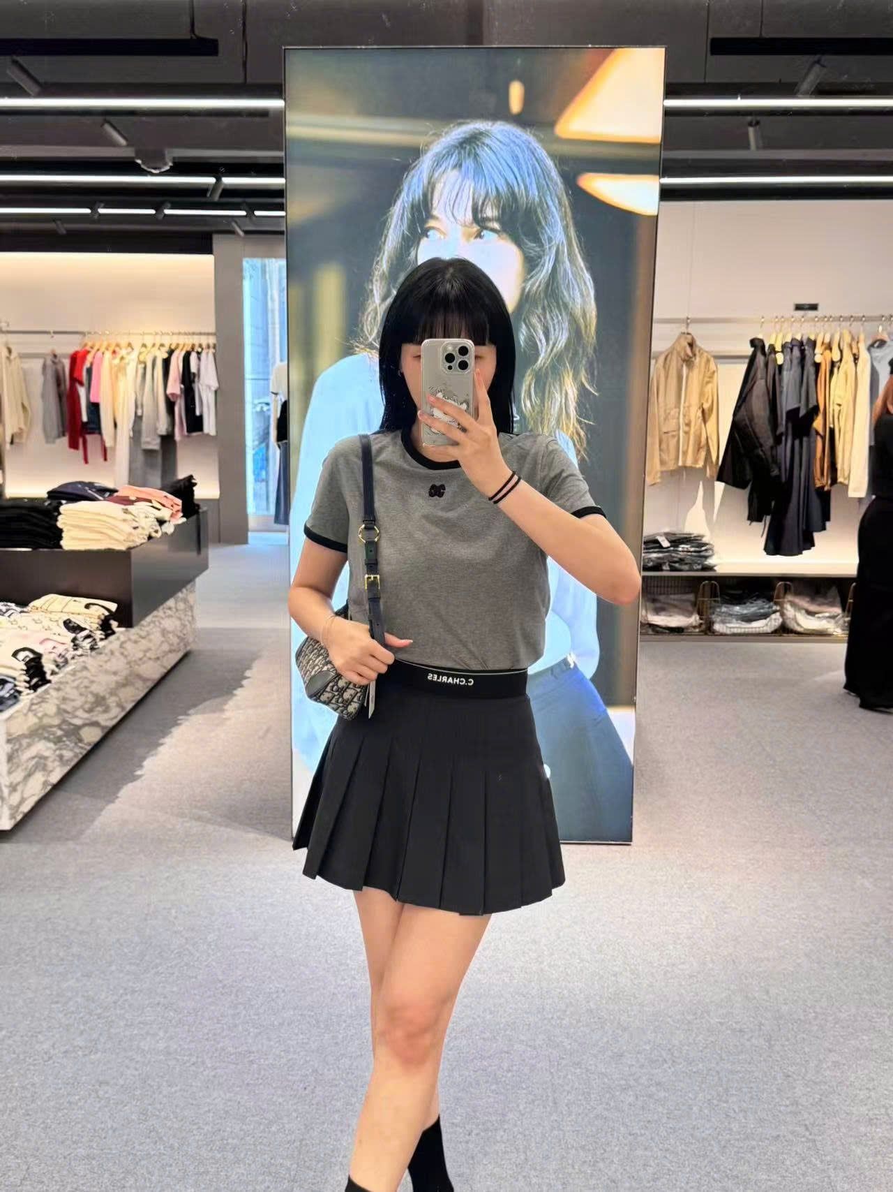  4.Chân váy xếp cạp chester 