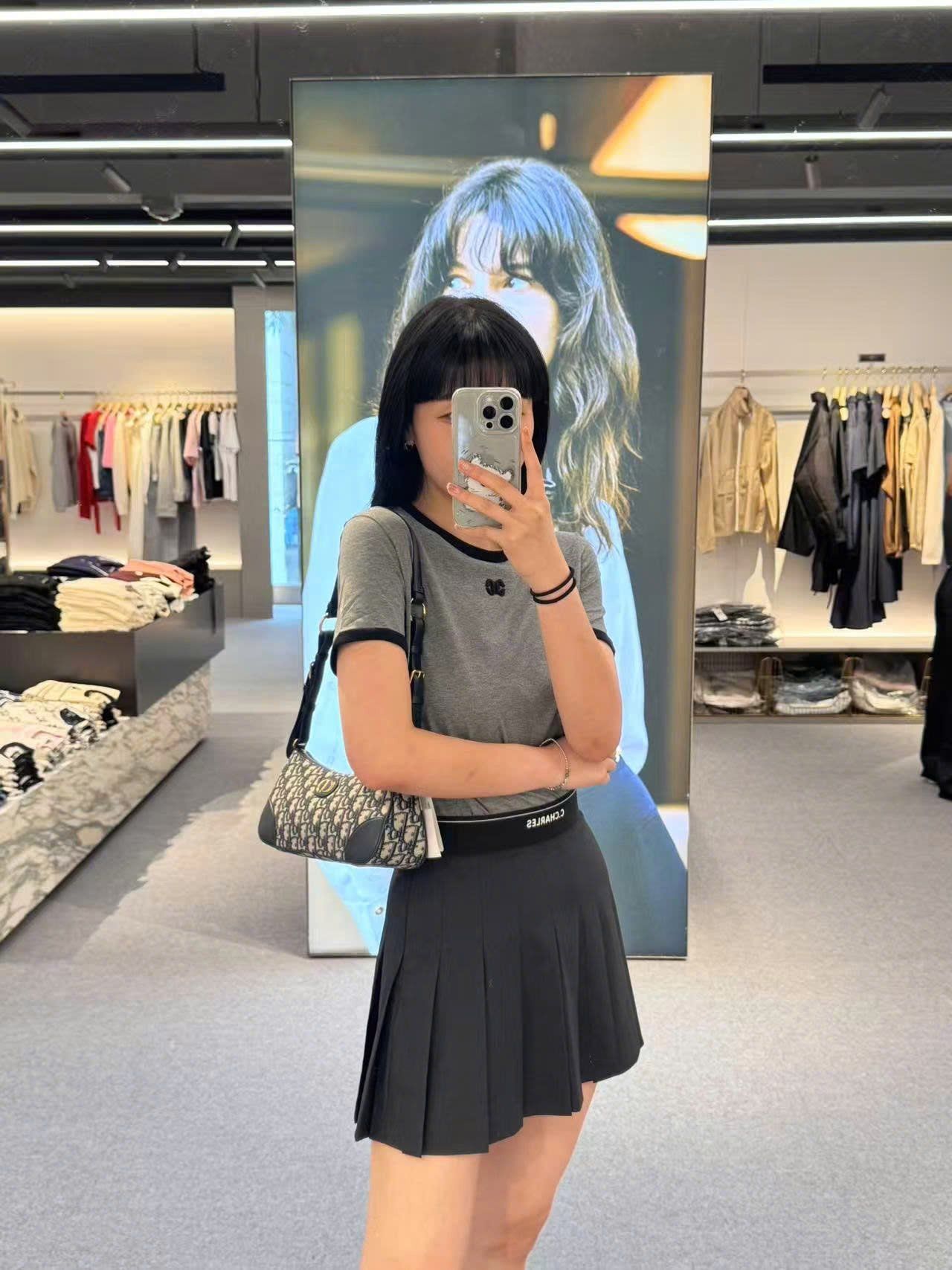  4.Chân váy xếp cạp chester 