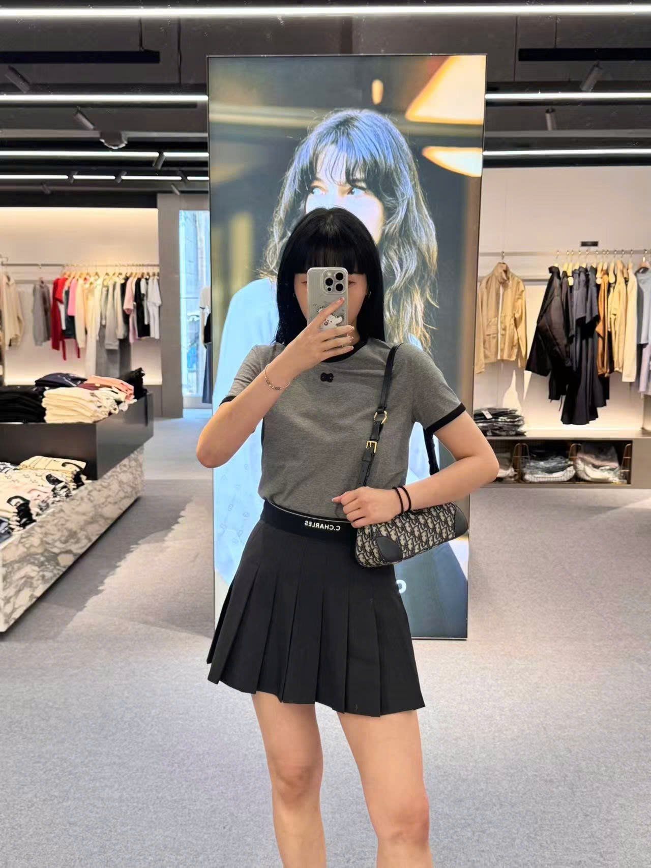  4.Chân váy xếp cạp chester 