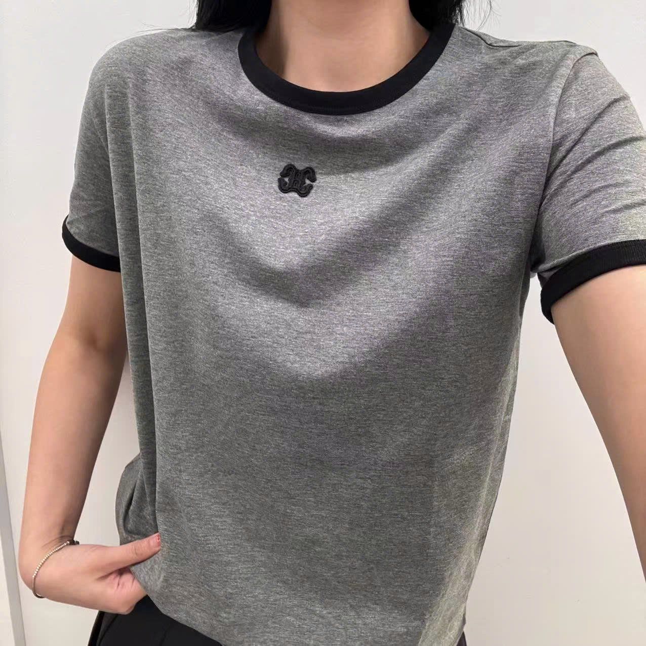  Áo phông xám tro, viền đen, logo đen 