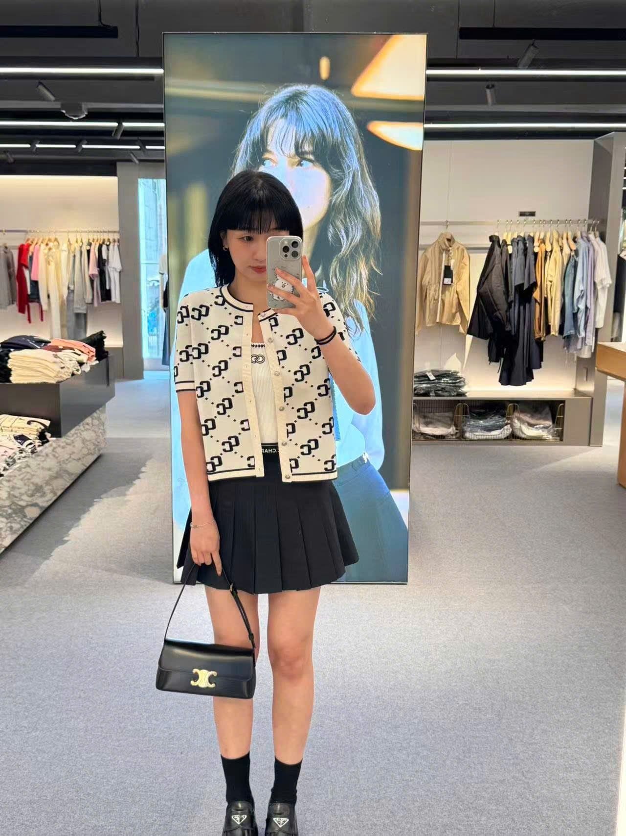  4.Chân váy xếp cạp chester 