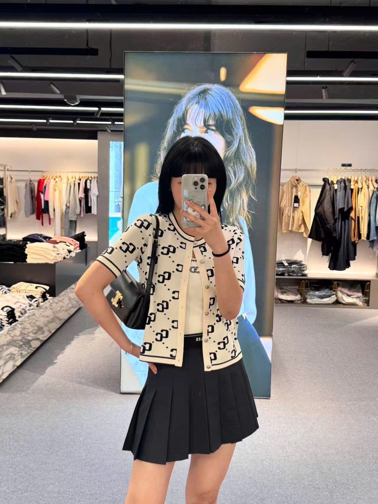  4.Chân váy xếp cạp chester 