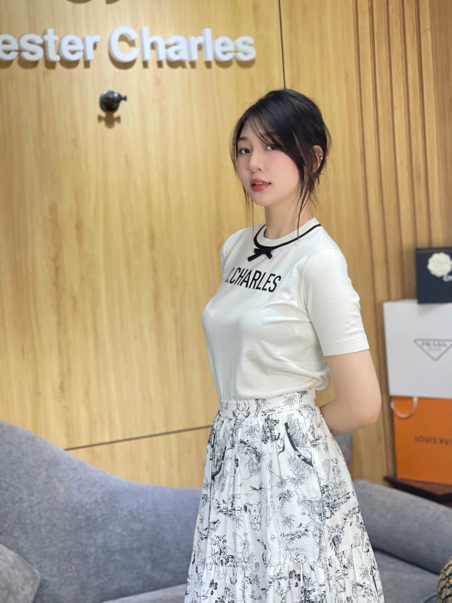  Chân váy trắng - hoạ tiết gấu 