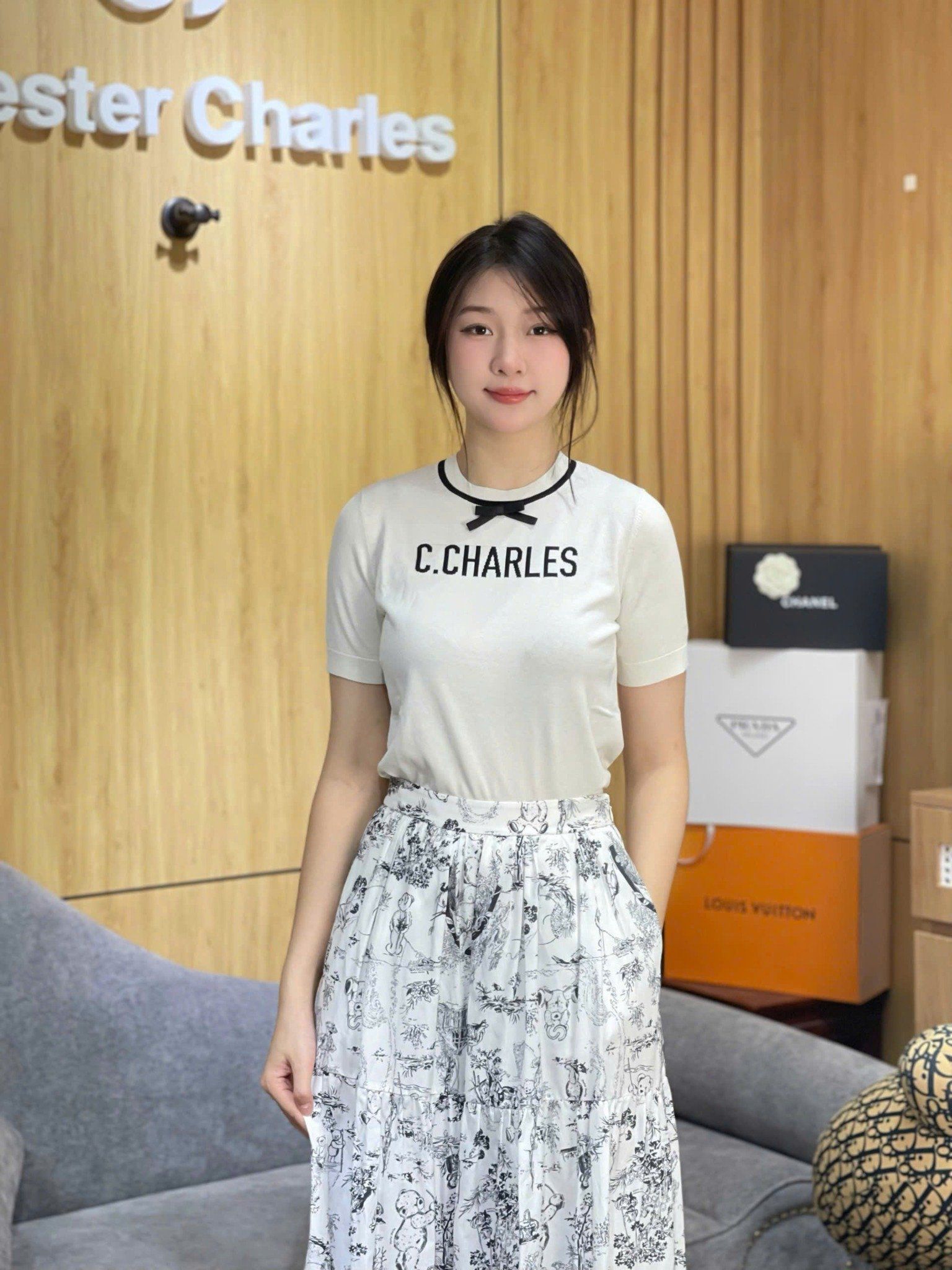  Chân váy trắng - hoạ tiết gấu 