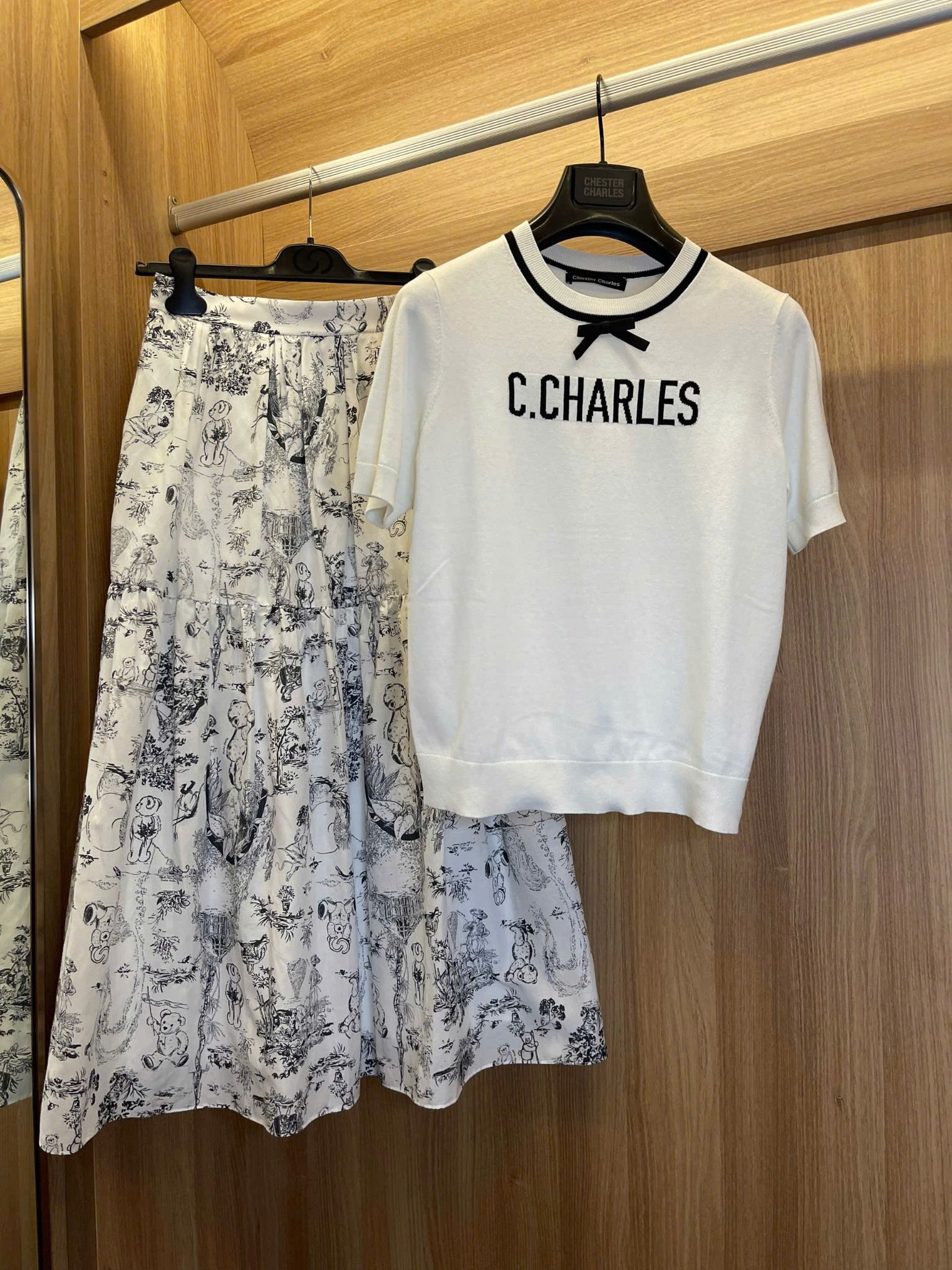  Chân váy trắng - hoạ tiết gấu 