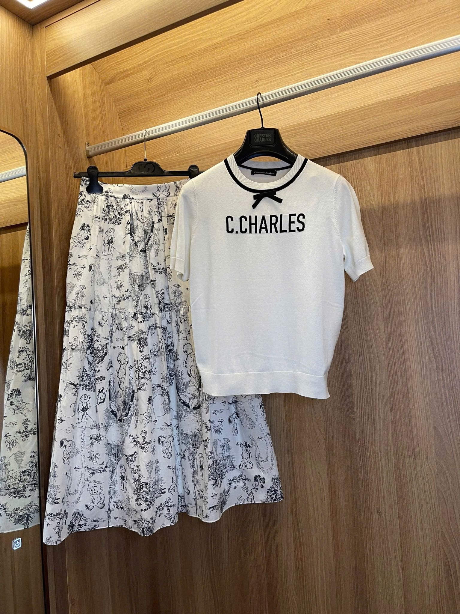  Chân váy trắng - hoạ tiết gấu 