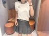  Áo trắng ngắn tay, cổ tròn, viền - gấu đen 