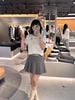  Áo trắng ngắn tay, cổ tròn, viền - gấu đen 