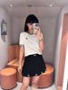  Áo trắng ngắn tay, cổ tròn, viền - gấu đen 