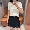  Áo trắng ngắn tay, cổ tròn, viền - gấu đen 