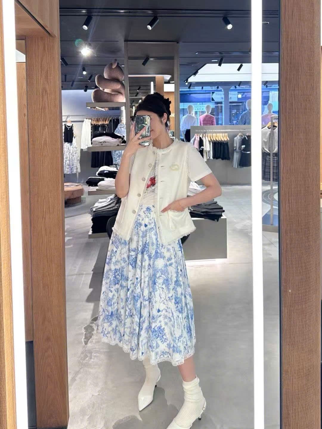  Áo phông trắng cherry đỏ 